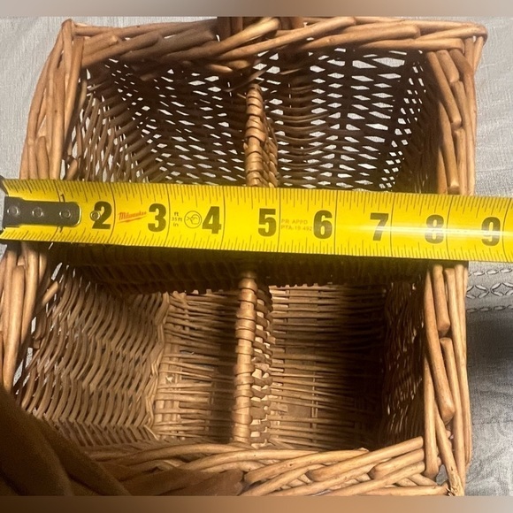 Vintage Wicker wine basket or picnic basket, fits four bottles! - Picture 6 of 6